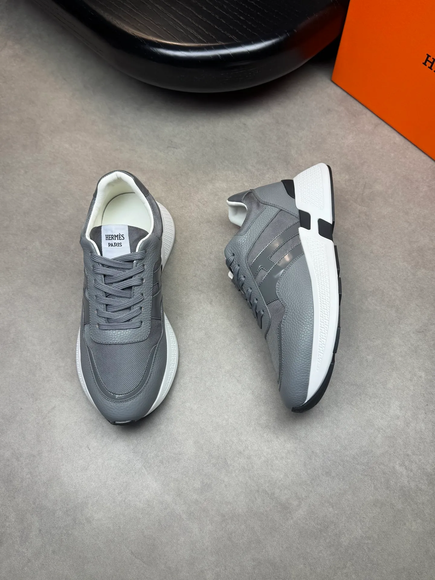 [HERMES] Hermès men's shoes 💰520💰 - high-end quality original items 🔍🔍🔍 casual sports shoes - upper: 🔝 pebbled calfskin, brand high mercerized canvas, body sewn with brand ´H´ totem, tongue brand logo cloth label - lining: water-dyed cowhide -Outsole: Ultra-light T men's shoes 💰U foam·rubber; two-color molded outsole -Ultra-high quality control·Fine workmanship: highlighted (high-end·luxury·grade) -Size: 39-44 (38, 45, can be customized)